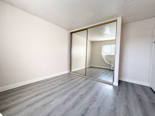 Building Photo - Remodeled 2 bedroom 1 bath unit with laund...