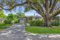 Building Photo - 415 Velarde Ave