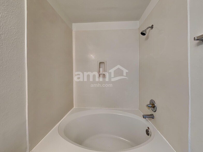 Building Photo - 9510 Narnia Springs Ct