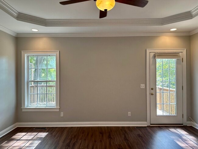 Building Photo - 114 W Green St