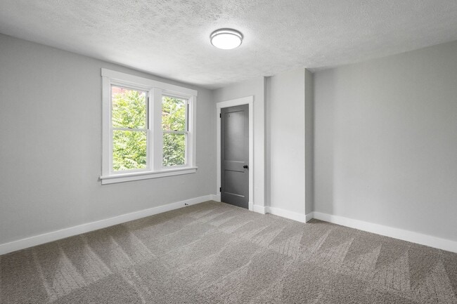 Building Photo - Stunning 3 bedroom home in Carrick availab...