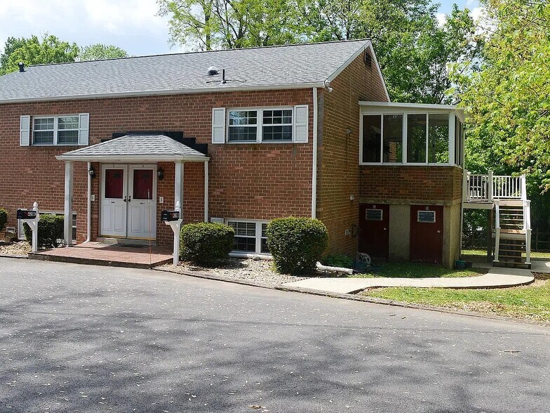 Building Photo - 428 Montemar Ave