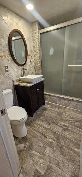 Basement bathroom - 1045 Oxford Ct