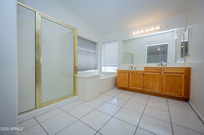 Building Photo - 3844 E Kings Ave