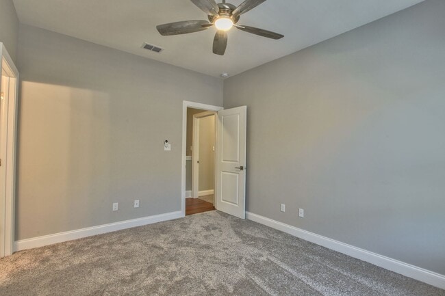 Building Photo - Unbelievable 3 Bedroom 3 Bathroom Upscale Town Home