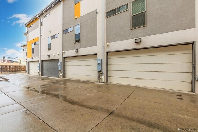 Building Photo - 2122 Clay St