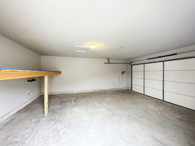 Building Photo - 424 Hortus Dr