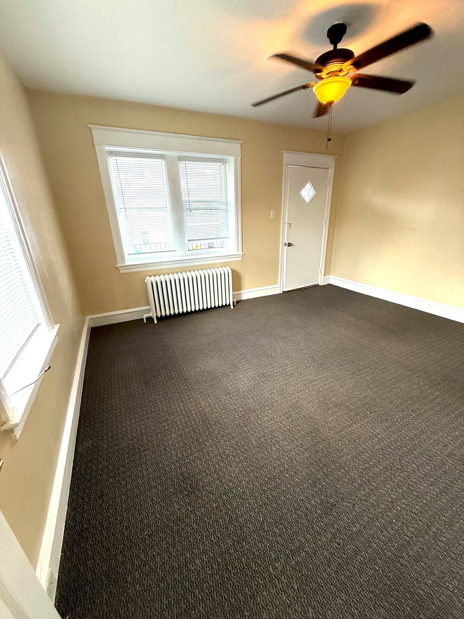 LIVING ROOM - 425 N Simpson St