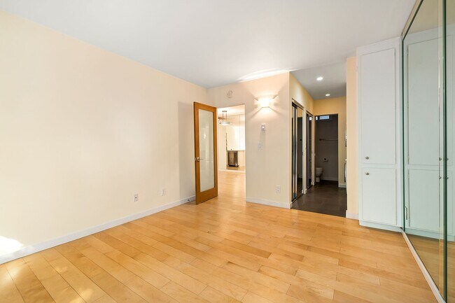 Building Photo - Available after 6/20 - Newly Renovated Cod...