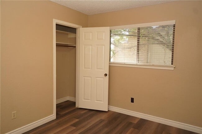 Building Photo - 6525 Hart Ln