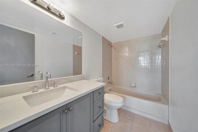 Building Photo - 117 Lake Emerald Dr