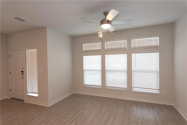 Building Photo - 391 W South St