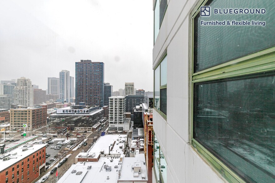 Building Photo - 77 W Huron St