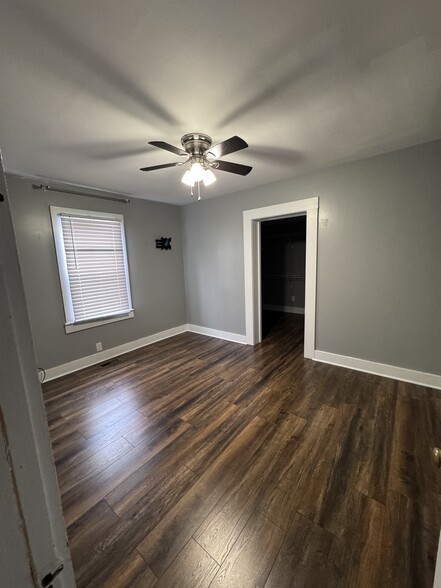 Building Photo - 1615 N Maple Ave