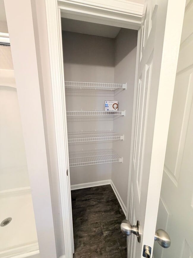 Building Photo - 1618 Woodside Cir