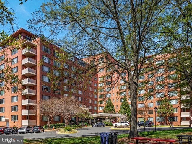 Building Photo - 1111 Arlington Blvd