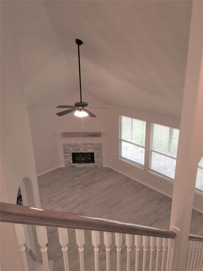 Building Photo - 2214 Valley View Crossing