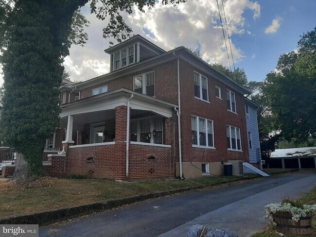 Building Photo - 443 N Loudoun St