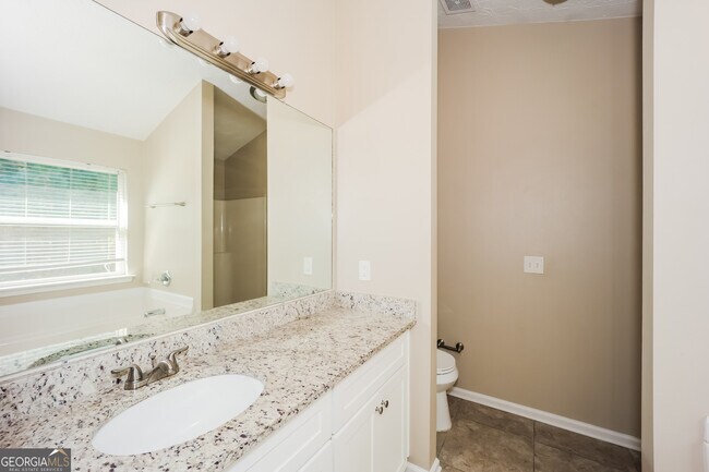 Building Photo - 9510 Lakeview Rd