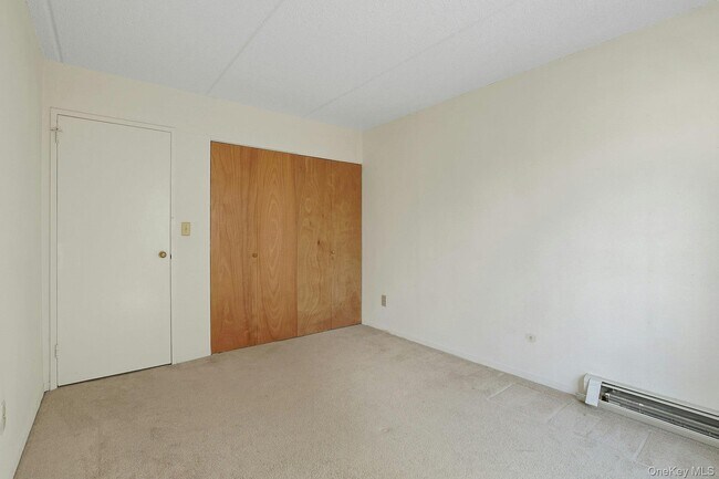 Building Photo - 560 Halstead Ave