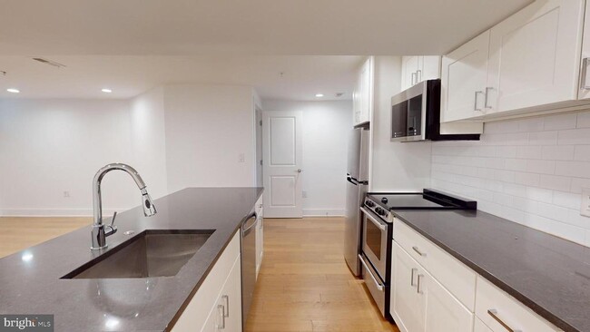 Building Photo - 472 Ridge St NW