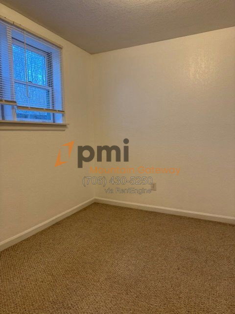 Building Photo - 111 Primrose Dr