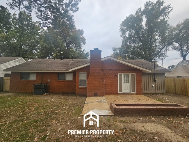 Building Photo - 2942 S.Mendenhall Road