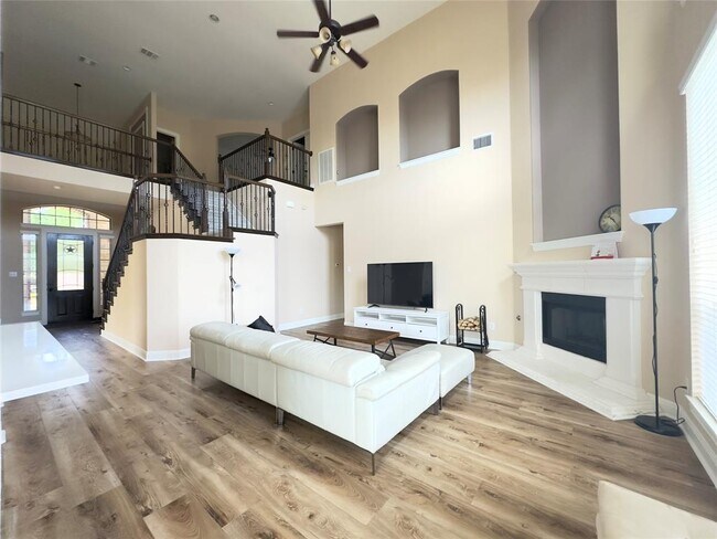 Building Photo - 2504 Speidel Dr