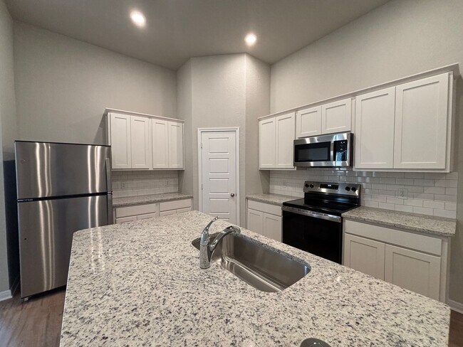 Building Photo - 391-395 Nespral
