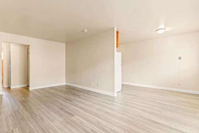 Building Photo - Recently Renovated 1 Bed, 1 Bath with Gara...