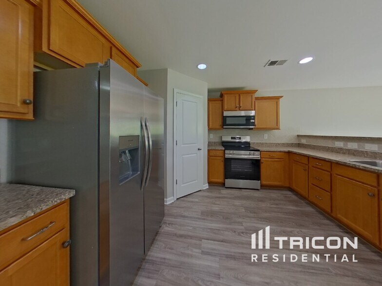 Building Photo - 11505 Sweetbriar Ridge Dr
