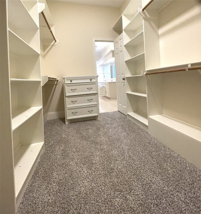 Building Photo - 28 Waters Edge St