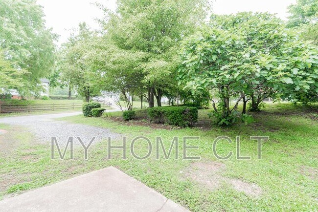 Building Photo - 8413 Woodford Bridge Dr