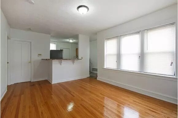 Interior Photo - 8456 S Wabash Ave 20-28 E 85th Chicago, IL 60619