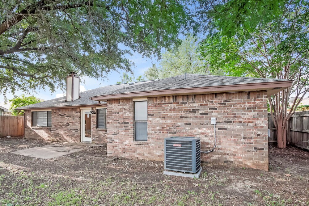 Building Photo - 2614 Berkshire Ln