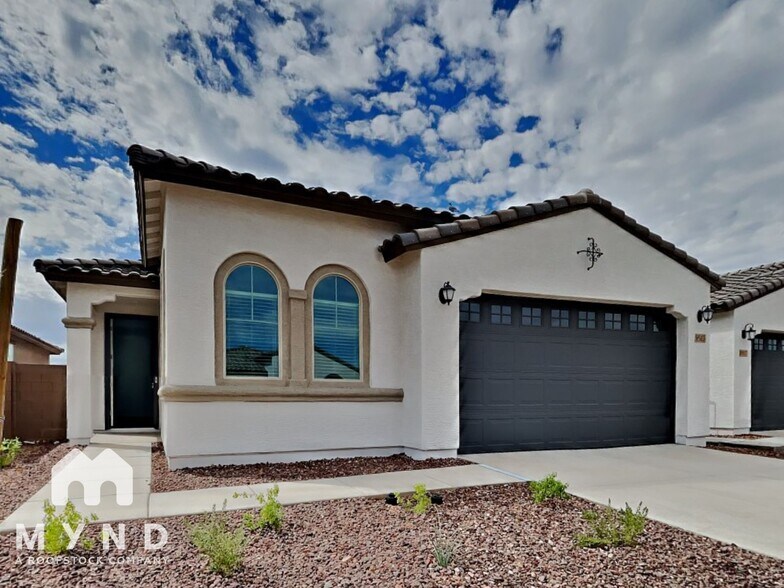 Primary Photo - 9513 W Turney Ave