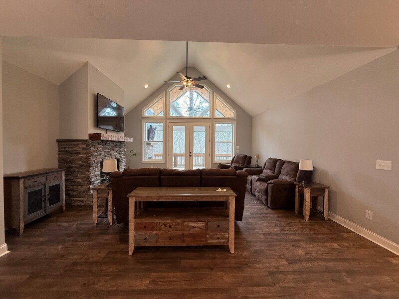 Building Photo - 445 Farmer Cir