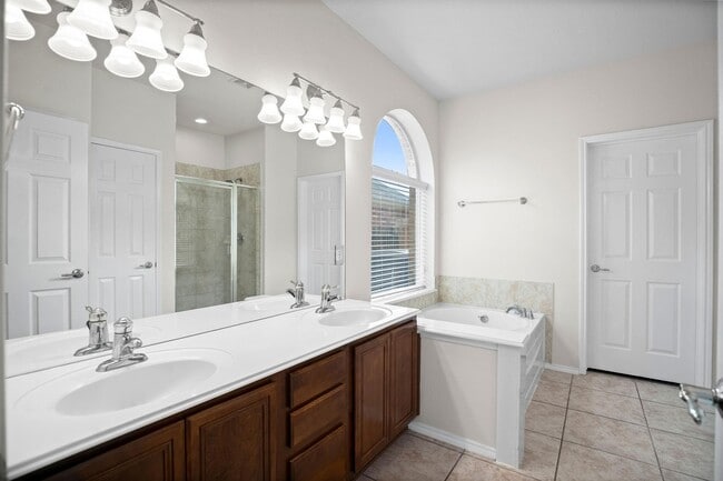 Building Photo - 30218 Legacy Pines Dr