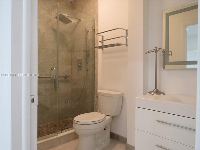 Building Photo - 9165 Fontainebleau Blvd