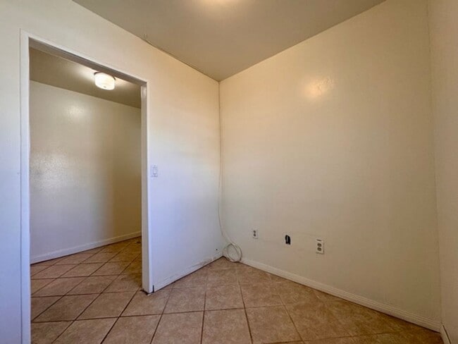 Building Photo - 55+ 2 bedroom 2 bathroom Sun City home for LEASE!