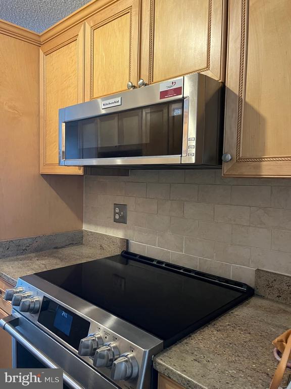 Building Photo - 1800 Old Meadow Rd