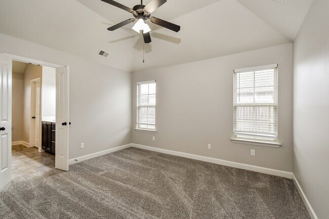 Building Photo - 2600 Molly Ln