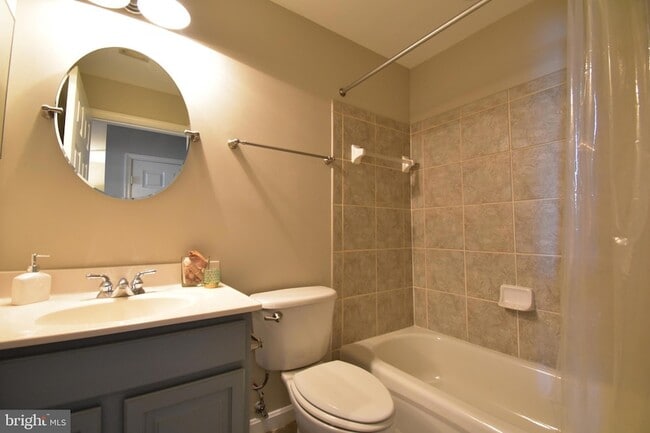 Building Photo - 5053 Kilburn St