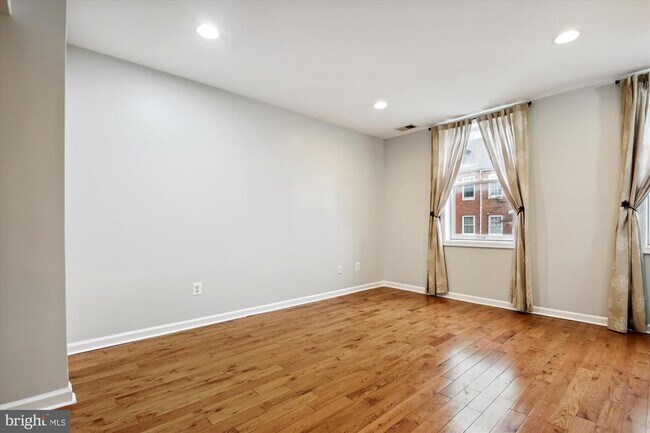 Building Photo - 1909 Aliceanna St