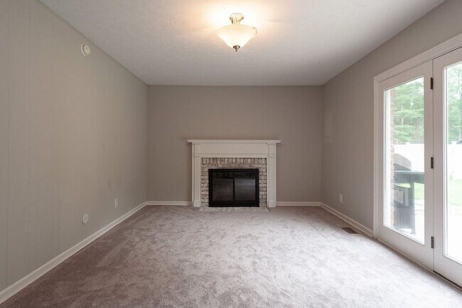 Building Photo - Beautiful home located in Sycamore Knolls!