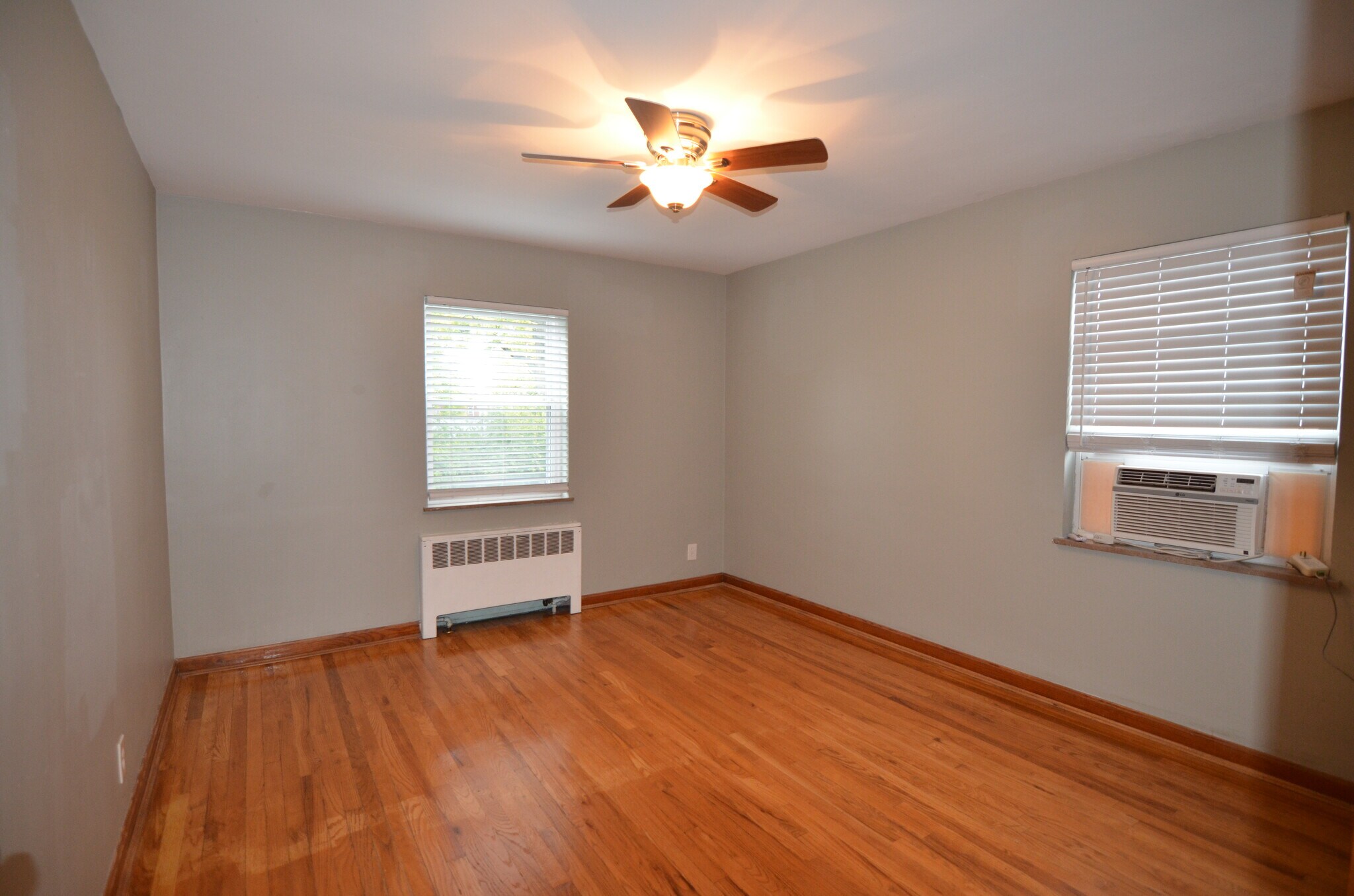 Building Photo - 6834 Park Ave