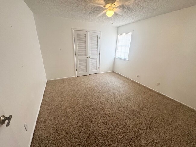 Building Photo - 3 Bed 2 Bath Ready To Rent ASAP!