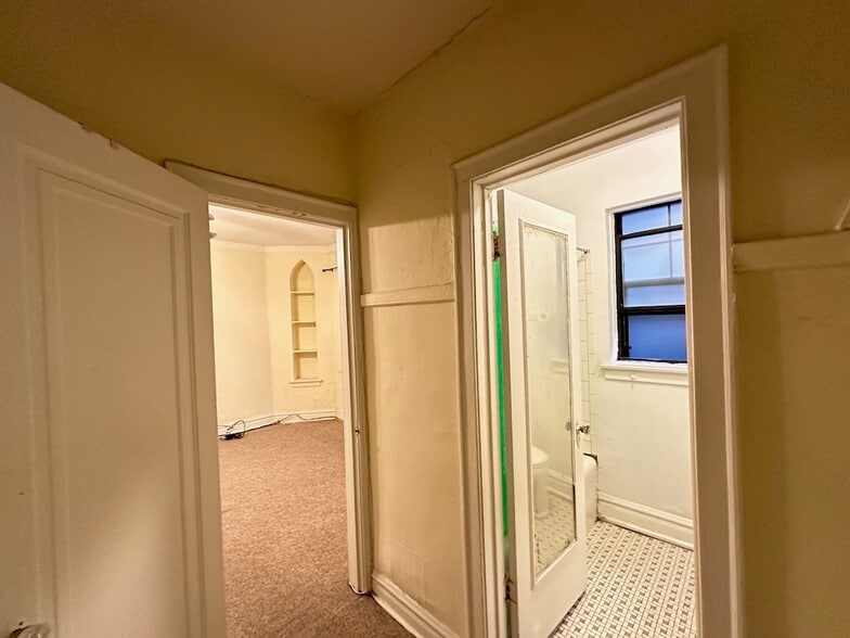 Building Photo - 4834 N Damen Ave