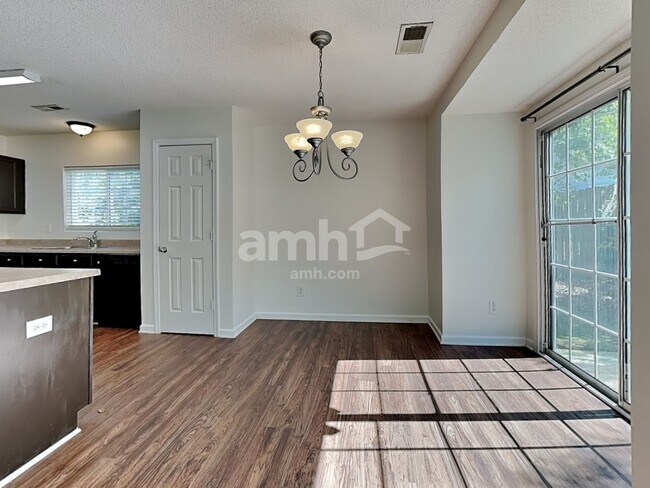 Building Photo - 124 Trayesan Dr