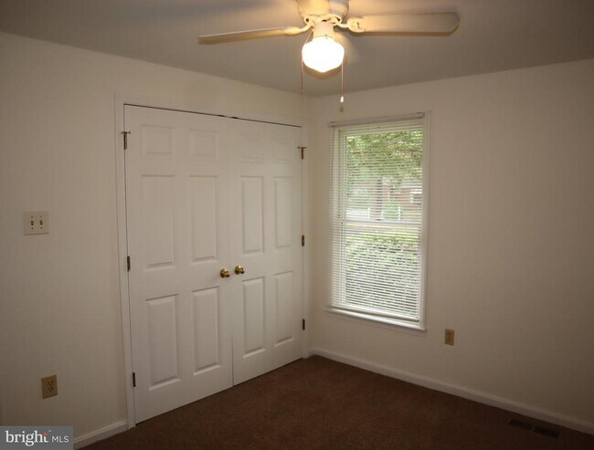 Building Photo - 1108 Middleneck Dr